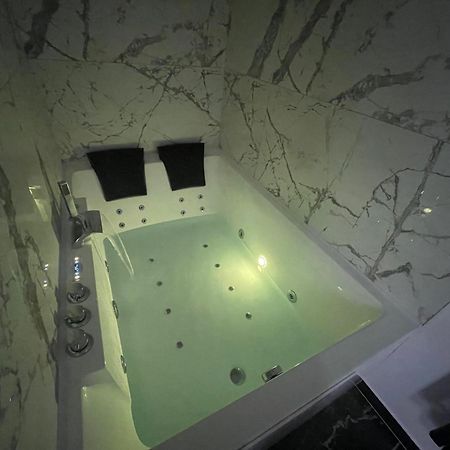 Le Cocon Balneo Apartment Sens Ngoại thất bức ảnh